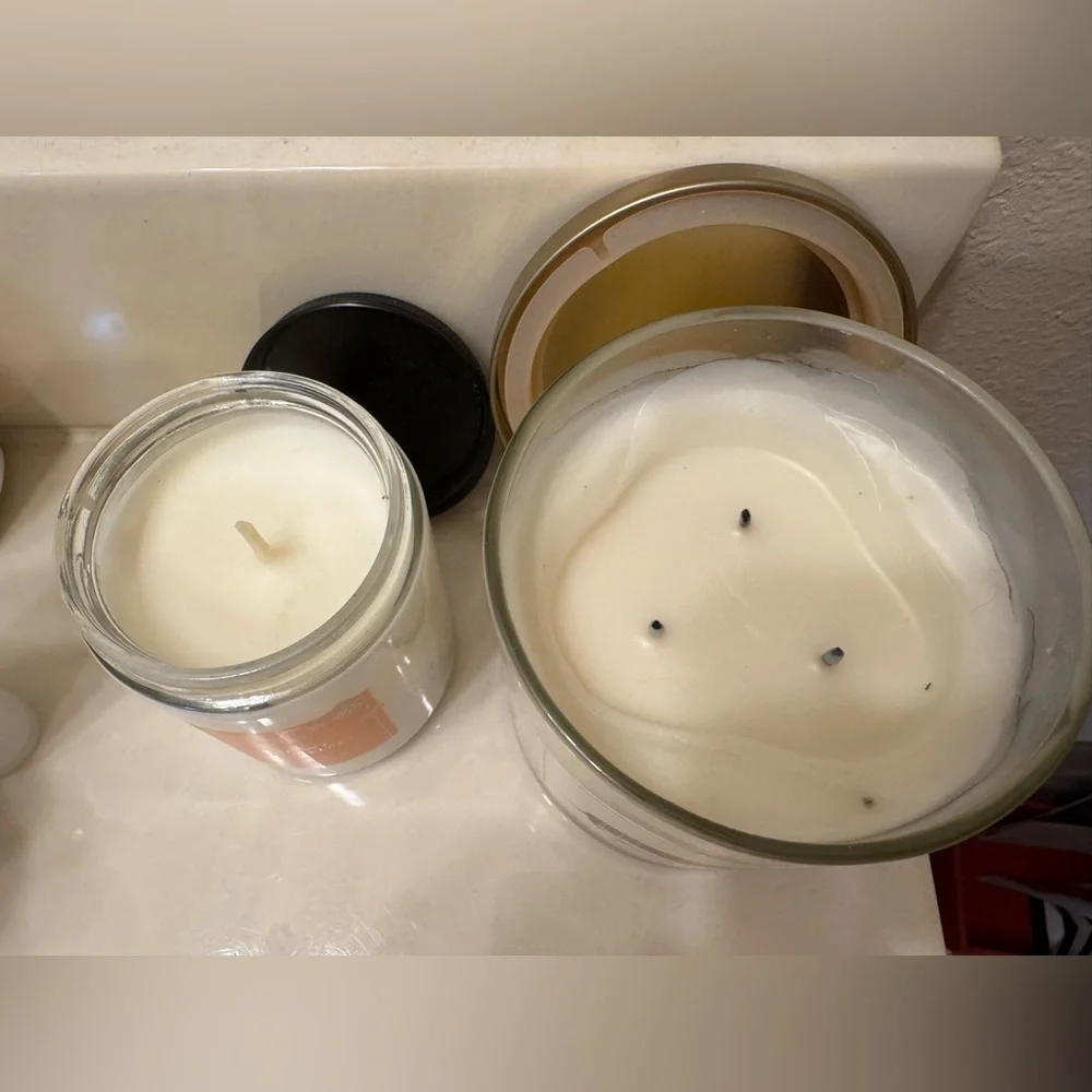 Winter Berry and Snowy Peach Berry Candles - Picture 2 of 3